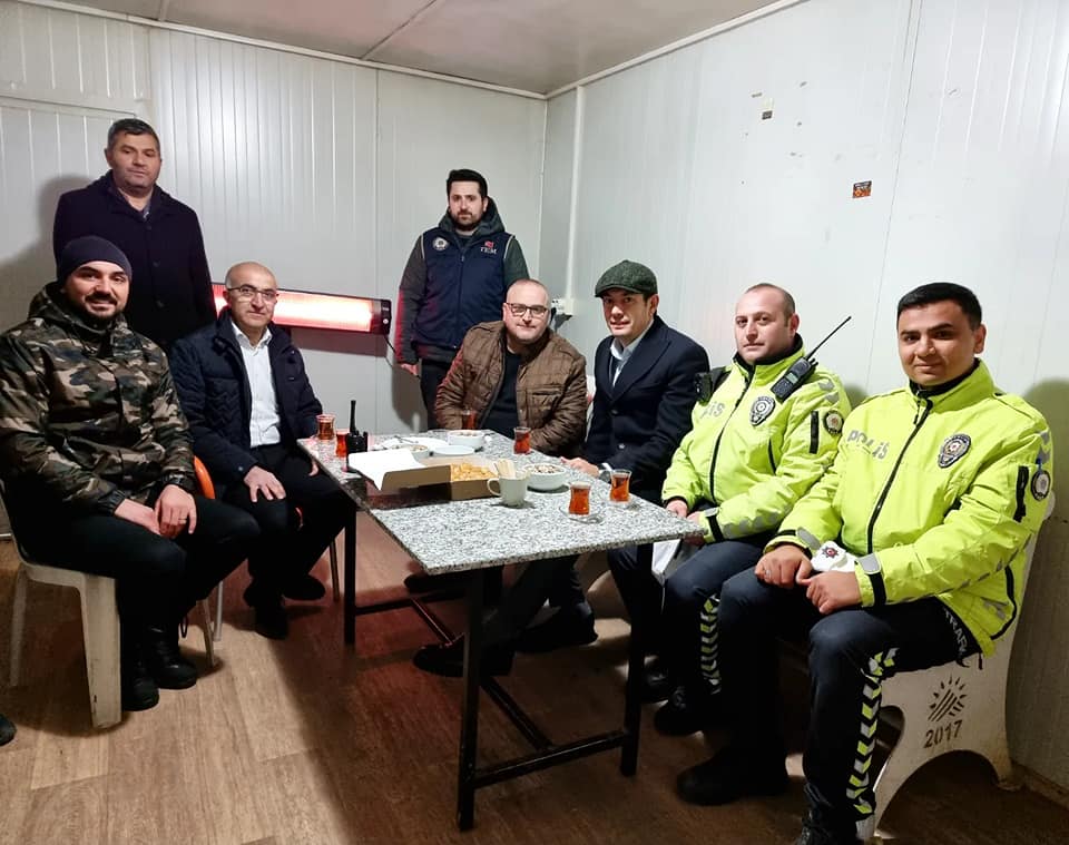 Kaymakamımız Sayın İhsan AYRANCI, Yeni Yıla Görevleri Başında Giren Sağlık ve Güvenlik Personellerimizi Ziyaret Etti.