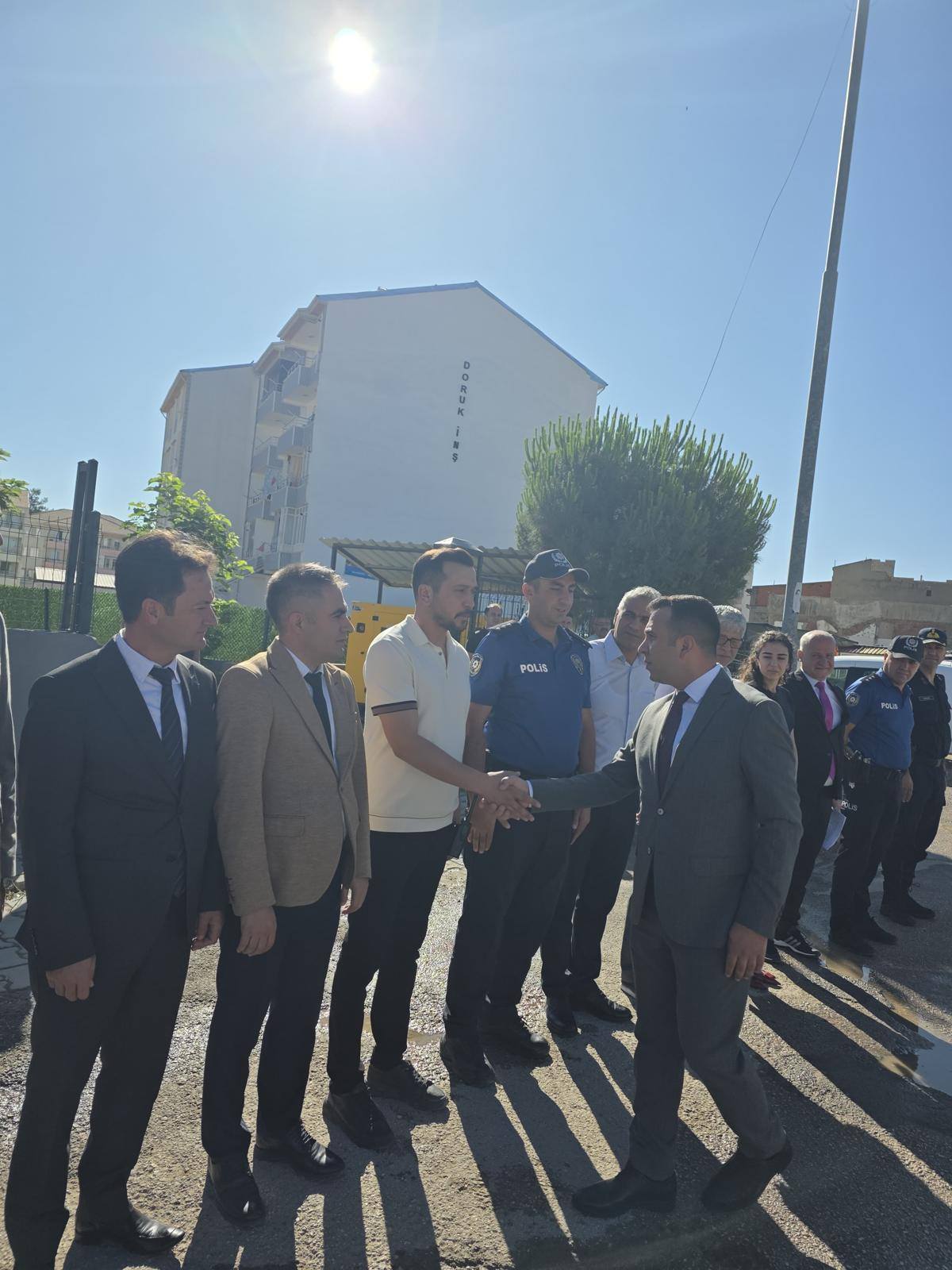 İlçemize Atanan Kaymakamımız Sayın Kadir ALGIN Kaymakamlık Binası Önünde Kurum Amirleri Tarafından Karşılandı.