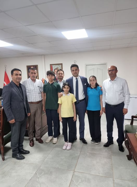 Kaymakamımız Sayın Tarık Buğra SEYHAN, Dilimizin Zenginlikleri Projesinde Başarı Elde Eden Öğrencilerimizi Makamında Tebrik Etti